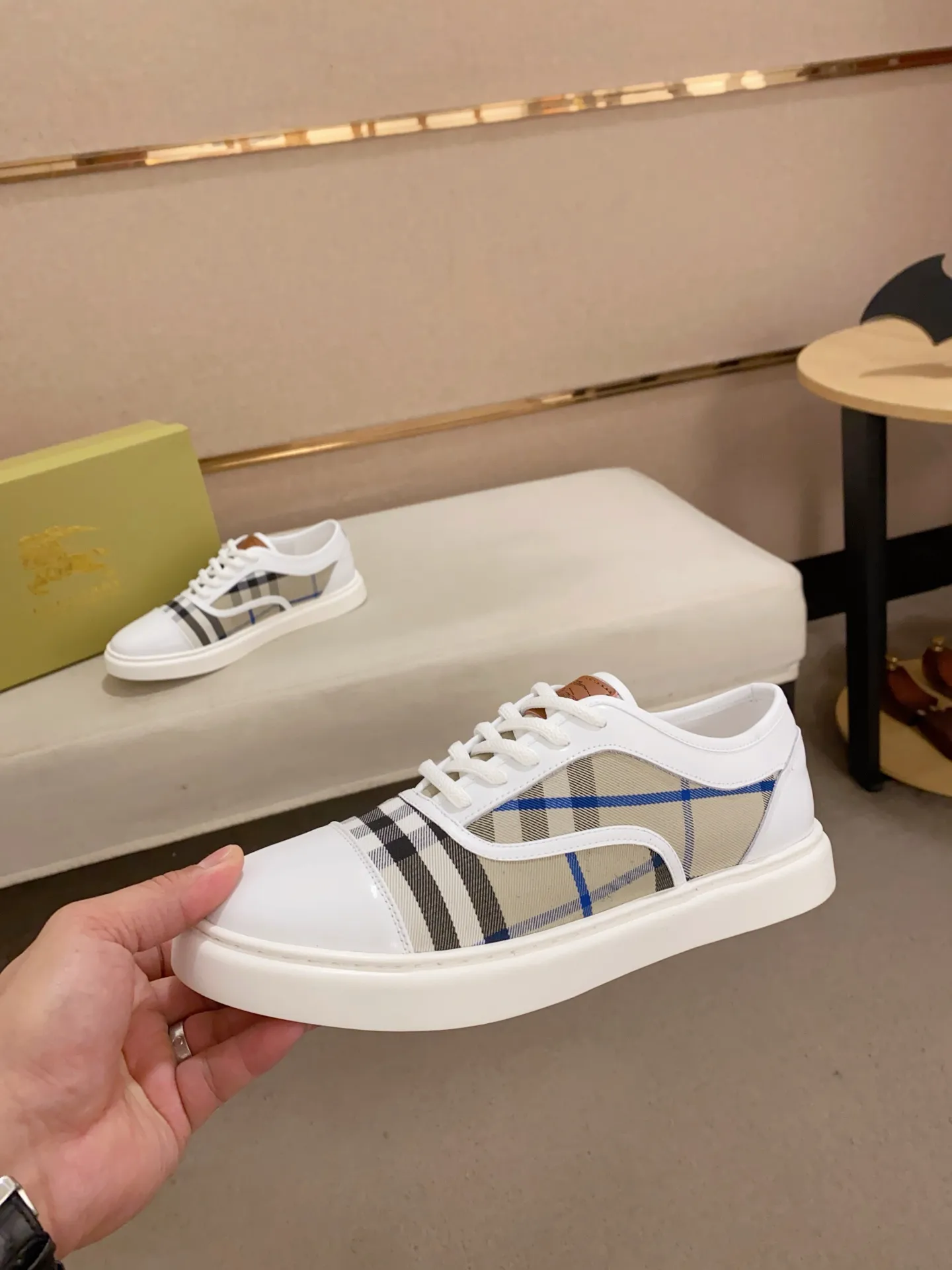 Men's shoes💰: 400💰🇮🇹🇮🇹The counters are synchronized with BURBERRY's top purchasing agents🔍🔍Synchronized sales. Positive code number: 38-44. Italian imported cowhide with official website fabric. Fully imported sheepskin lining, sole: original sole provided by the original factory, exclusive movable molded sole, super comfortable, original factory follow-up goods, 🔍🔍high quality, you can enter and leave the counter at will, welcome to compare (can be customized 45)
